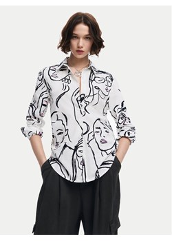 Desigual Koszula Faces 24WWCW34 Biały Regular Fit ze sklepu MODIVO w kategorii Koszule damskie - zdjęcie 182633286