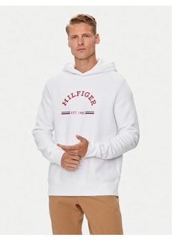 Tommy Hilfiger Bluza Roundall MW0MW35568 Biały Regular Fit ze sklepu MODIVO w kategorii Bluzy męskie - zdjęcie 182633526