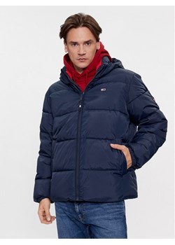 Tommy Jeans Kurtka zimowa Essential DM0DM18487 Granatowy Regular Fit ze sklepu MODIVO w kategorii Kurtki męskie - zdjęcie 182633656