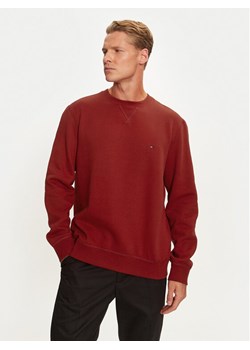 Tommy Hilfiger Bluza Essential MW0MW37232 Czerwony Regular Fit ze sklepu MODIVO w kategorii Bluzy męskie - zdjęcie 182633849