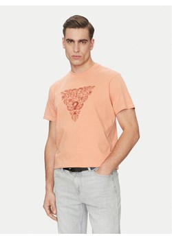 Guess T-Shirt M5GI16 K8FQ4 Pomarańczowy Regular Fit ze sklepu MODIVO w kategorii T-shirty męskie - zdjęcie 182634529