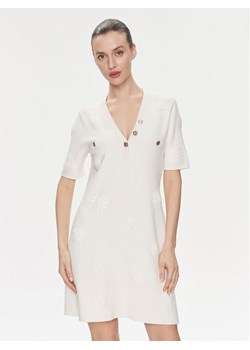 TWINSET Sukienka dzianinowa 241TP3095 Écru Regular Fit - id: 0000303591649 - marki Twinset - 182634538 TWINSET Sukienka dzianinowa 241TP3095 Écru Regular Fit ze sklepu MODIVO w kategorii Sukienki - zdjęcie 182634538