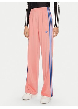 adidas Spodnie dresowe adicolor Classic Firebird JP2312 Różowy Loose Fit ze sklepu MODIVO w kategorii Spodnie damskie - zdjęcie 182634666