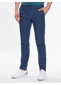 Tommy Hilfiger Chinosy Bleecker MW0MW26619 Granatowy Slim Fit ze sklepu MODIVO w kategorii Spodnie męskie - zdjęcie 182635008