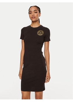 Versace Jeans Couture Sukienka codzienna 77HAOT00 Czarny Regular Fit ze sklepu MODIVO w kategorii Sukienki - zdjęcie 182635716