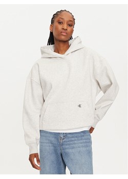 Calvin Klein Bluza J20J224911 Szary Regular Fit ze sklepu MODIVO w kategorii Bluzy damskie - zdjęcie 182635985