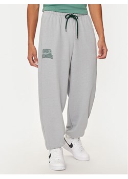Under Armour Spodnie dresowe UA Icon 1386551 Szary Loose Fit ze sklepu MODIVO w kategorii Spodnie męskie - zdjęcie 182636148
