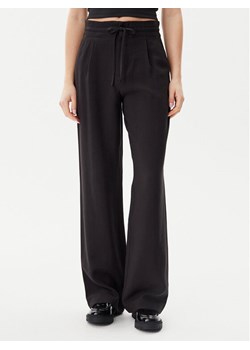 Calvin Klein Jeans Spodnie materiałowe J20J225339 Czarny Straight Fit ze sklepu MODIVO w kategorii Spodnie damskie - zdjęcie 182636149