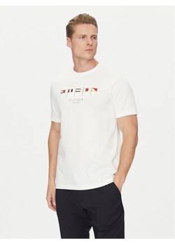 Tommy Hilfiger T-Shirt Multi Flags MW0MW38616 Biały Regular Fit ze sklepu MODIVO w kategorii T-shirty męskie - zdjęcie 182636315
