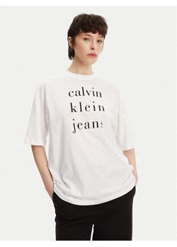 Calvin Klein Jeans T-Shirt LV047B827G Biały Relaxed Fit ze sklepu MODIVO w kategorii Bluzki damskie - zdjęcie 182636537