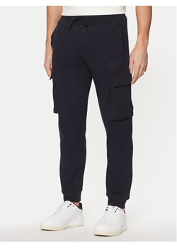 Guess Spodnie dresowe Z4YB08 K9V31 Granatowy Regular Fit ze sklepu MODIVO w kategorii Spodnie męskie - zdjęcie 182636885
