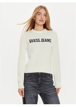Guess Jeans Sweter W4BR10 Z3HM1 Biały Regular Fit ze sklepu MODIVO w kategorii Swetry damskie - zdjęcie 182636916