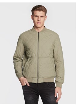 Guess Kurtka bomber M3RL08 WBS80 Zielony Regular Fit ze sklepu MODIVO w kategorii Kurtki męskie - zdjęcie 182636996