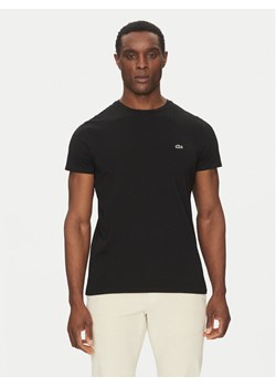 Lacoste T-Shirt TH6709 Czarny Regular Fit ze sklepu MODIVO w kategorii T-shirty męskie - zdjęcie 182637135