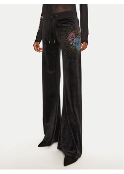 Juicy Couture Spodnie dresowe Scared Heart JCBBJ224817 Czarny Flared Leg ze sklepu MODIVO w kategorii Spodnie damskie - zdjęcie 182637397