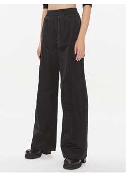 Pinko Spodnie materiałowe Pocoyo 102039 A0MF Czarny Relaxed Fit ze sklepu MODIVO w kategorii Spodnie damskie - zdjęcie 182637496