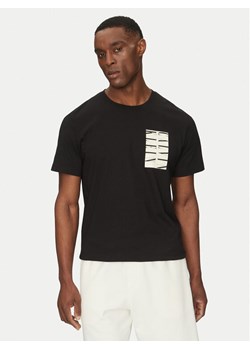 Calvin Klein Jeans T-Shirt Serif Box Graphic J30J327474 Czarny Regular Fit ze sklepu MODIVO w kategorii T-shirty męskie - zdjęcie 182637545