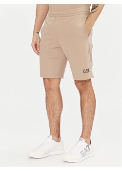 EA7 Emporio Armani Szorty sportowe 8NPS65 PJVRZ U6155 Beżowy Regular Fit ze sklepu MODIVO w kategorii Spodenki męskie - zdjęcie 182637636
