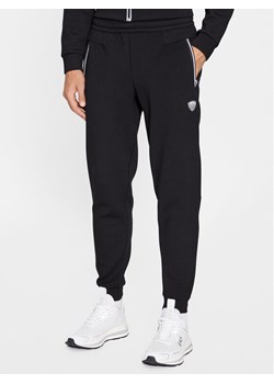 EA7 Emporio Armani Spodnie dresowe 8NPP63 PJ4EZ 1200 Czarny Regular Fit ze sklepu MODIVO w kategorii Spodnie męskie - zdjęcie 182637695