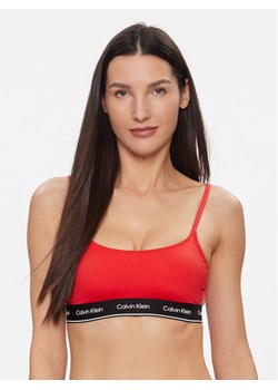 Calvin Klein Swimwear Góra od bikini KW0KW02425 Czerwony ze sklepu MODIVO w kategorii Stroje kąpielowe - zdjęcie 182637838