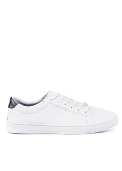 Tommy Hilfiger Sneakersy Essential Sneaker FW0FW03682 Biały ze sklepu MODIVO w kategorii Trampki damskie - zdjęcie 182638068