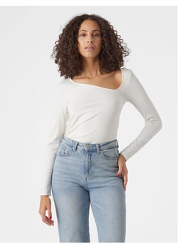 Vero Moda Bluzka Carina 10301178 Biały Regular Fit ze sklepu MODIVO w kategorii Bluzki damskie - zdjęcie 182638288