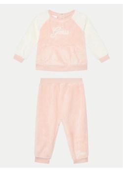 Guess Dres A4BG13 WFRS0 Różowy Regular Fit ze sklepu MODIVO w kategorii Dresy dziewczęce - zdjęcie 182638405