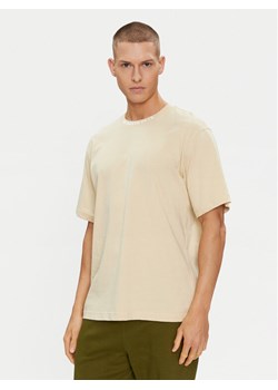 The North Face T-Shirt Zumu NF0A87DD Beżowy Regular Fit ze sklepu MODIVO w kategorii T-shirty męskie - zdjęcie 182638819