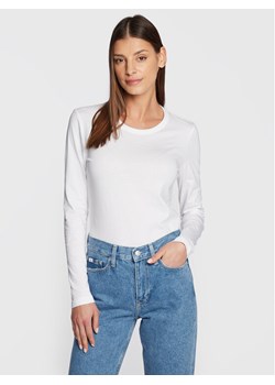 Calvin Klein Bluzka Smooth K20K205337 Biały Regular Fit ze sklepu MODIVO w kategorii Bluzki damskie - zdjęcie 182638956
