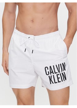 Calvin Klein Swimwear Szorty kąpielowe Medium Drawstring-Nos KM0KM00739 Biały Regular Fit ze sklepu MODIVO w kategorii Kąpielówki - zdjęcie 182639186