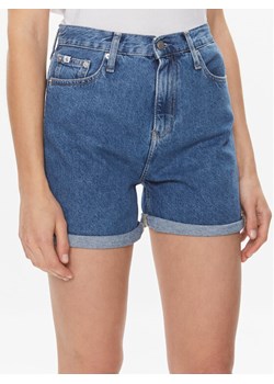 Calvin Klein Jeans Szorty jeansowe Mom Short J20J222801 Niebieski Mom Fit ze sklepu MODIVO w kategorii Szorty - zdjęcie 182640929