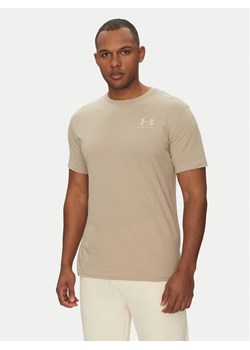Under Armour T-Shirt Left Chest Logo SS 1326799 Beżowy Loose Fit ze sklepu MODIVO w kategorii T-shirty męskie - zdjęcie 182641478