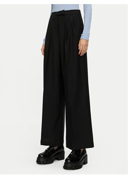 Brave Soul Spodnie materiałowe LTRW-272NAOMIBLK Czarny Regular Fit ze sklepu MODIVO w kategorii Spodnie damskie - zdjęcie 182641596