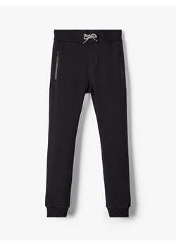 NAME IT Spodnie dresowe 13147424 Czarny Regular Fit ze sklepu MODIVO w kategorii Spodnie chłopięce - zdjęcie 182641716