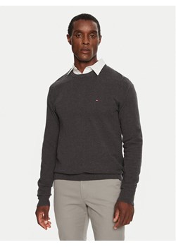 Tommy Hilfiger Sweter MW0MW36347 Szary Regular Fit ze sklepu MODIVO w kategorii Swetry męskie - zdjęcie 182641727