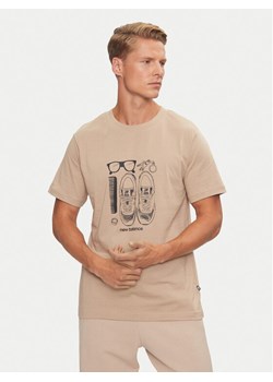 New Balance T-Shirt Sport Essentials Graphic MT43902DRW Beżowy Regular Fit ze sklepu MODIVO w kategorii T-shirty męskie - zdjęcie 182642029