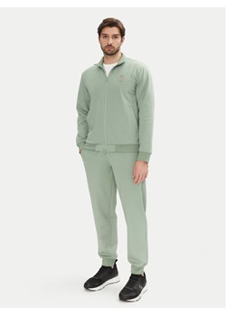 EA7 Emporio Armani Dres 7M000554 AF13526 U9024 Zielony Regular Fit ze sklepu MODIVO w kategorii Dresy męskie - zdjęcie 182642879