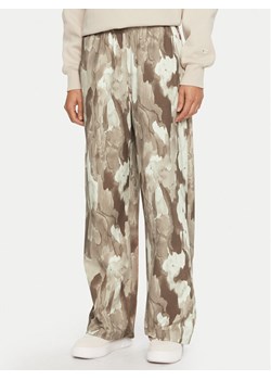 Champion Spodnie dresowe 117502 Beżowy Loose Fit ze sklepu MODIVO w kategorii Spodnie damskie - zdjęcie 182643205