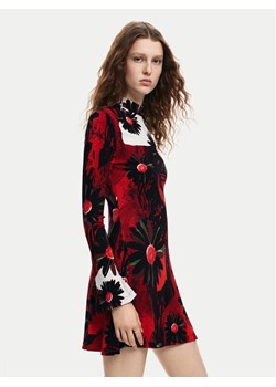Desigual Sukienka codzienna Nantes Lacroix 24WWVK29 Czerwony Slim Fit ze sklepu MODIVO w kategorii Sukienki - zdjęcie 182643228