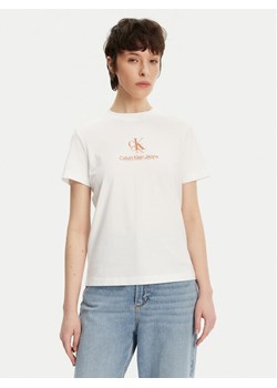 Calvin Klein Jeans T-Shirt Shadow Graphic J20J225545 Biały Regular Fit ze sklepu MODIVO w kategorii Bluzki damskie - zdjęcie 182644397