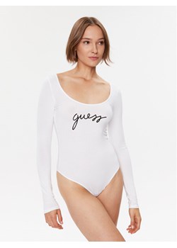 Guess Body O3BM03 KBBU1 Biały Slim Fit ze sklepu MODIVO w kategorii Bluzki damskie - zdjęcie 182644866