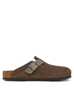 Birkenstock Klapki Boston zamsz 1029210 Brązowy ze sklepu MODIVO w kategorii Klapki męskie - zdjęcie 182645148