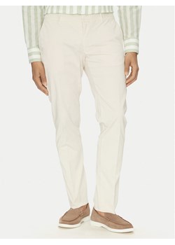 Marciano Guess Spodnie materiałowe 5GHB26 2322Z Écru Regular Fit - id: 0000304843426 - marki Marciano Guess - 182645265 Marciano Guess Spodnie materiałowe 5GHB26 2322Z Écru Regular Fit ze sklepu MODIVO w kategorii Spodnie męskie - zdjęcie 182645265