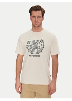 New Balance T-Shirt MT51974 Beżowy Relaxed Fit ze sklepu MODIVO w kategorii T-shirty męskie - zdjęcie 182645388