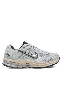 Nike Sneakersy Zoom Vomero 5 FN6742 002 Szary ze sklepu MODIVO w kategorii Buty sportowe damskie - zdjęcie 182645675