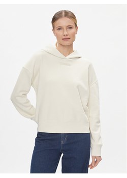 Calvin Klein Bluza Micro Logo K20K206631 Écru Regular Fit ze sklepu MODIVO w kategorii Bluzy damskie - zdjęcie 182645687