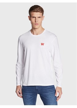 Wrangler Longsleeve Sign Off W70KD3989 112320268 Biały Regular Fit ze sklepu MODIVO w kategorii T-shirty męskie - zdjęcie 182646047