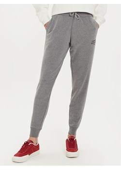 Tommy Hilfiger Spodnie dresowe UW0UW04522 Szary Regular Fit ze sklepu MODIVO w kategorii Spodnie damskie - zdjęcie 182646408