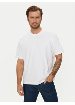 Guess Jeans T-Shirt M4YI44 K8FQ4 Biały Regular Fit ze sklepu MODIVO w kategorii T-shirty męskie - zdjęcie 182646868