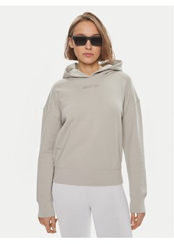 Calvin Klein Bluza Micro Logo K20K206631 Beżowy Relaxed Fit ze sklepu MODIVO w kategorii Bluzy damskie - zdjęcie 182646925